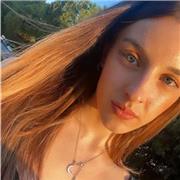 Doy clases de chino A1/A2 (HSK1/2). Actualmente estoy estudiando el B1(HSK3).Soy estudiante de filología francesa en la universidad